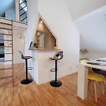 Skyward - Hypercentre - Confort - Rue Pietonne - Calme - Authentique Appartement Straatsburg